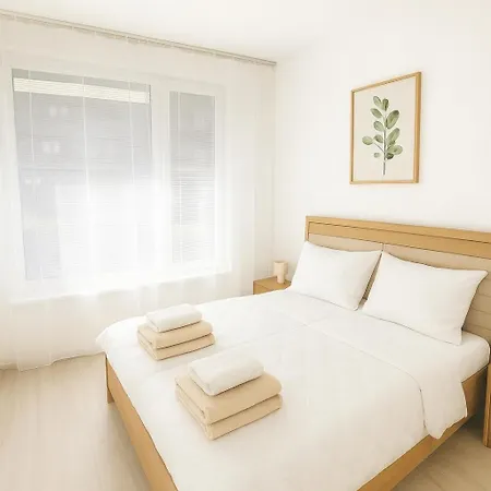 4-quiet - 8 Min From The Center New Building