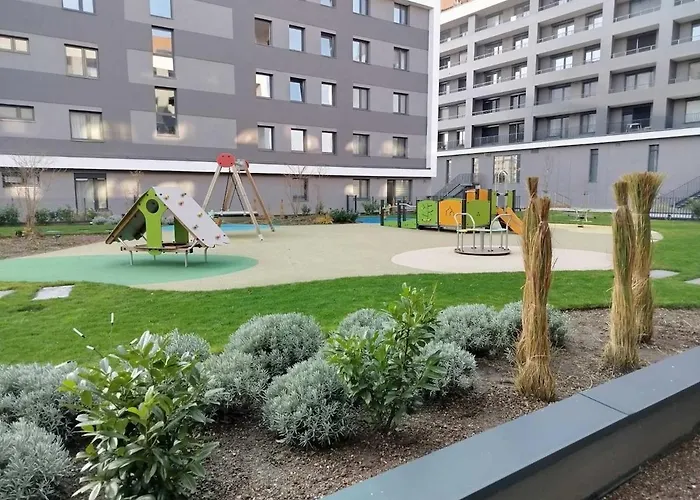 아파트 4-quiet - 8 Min From The Center New Building